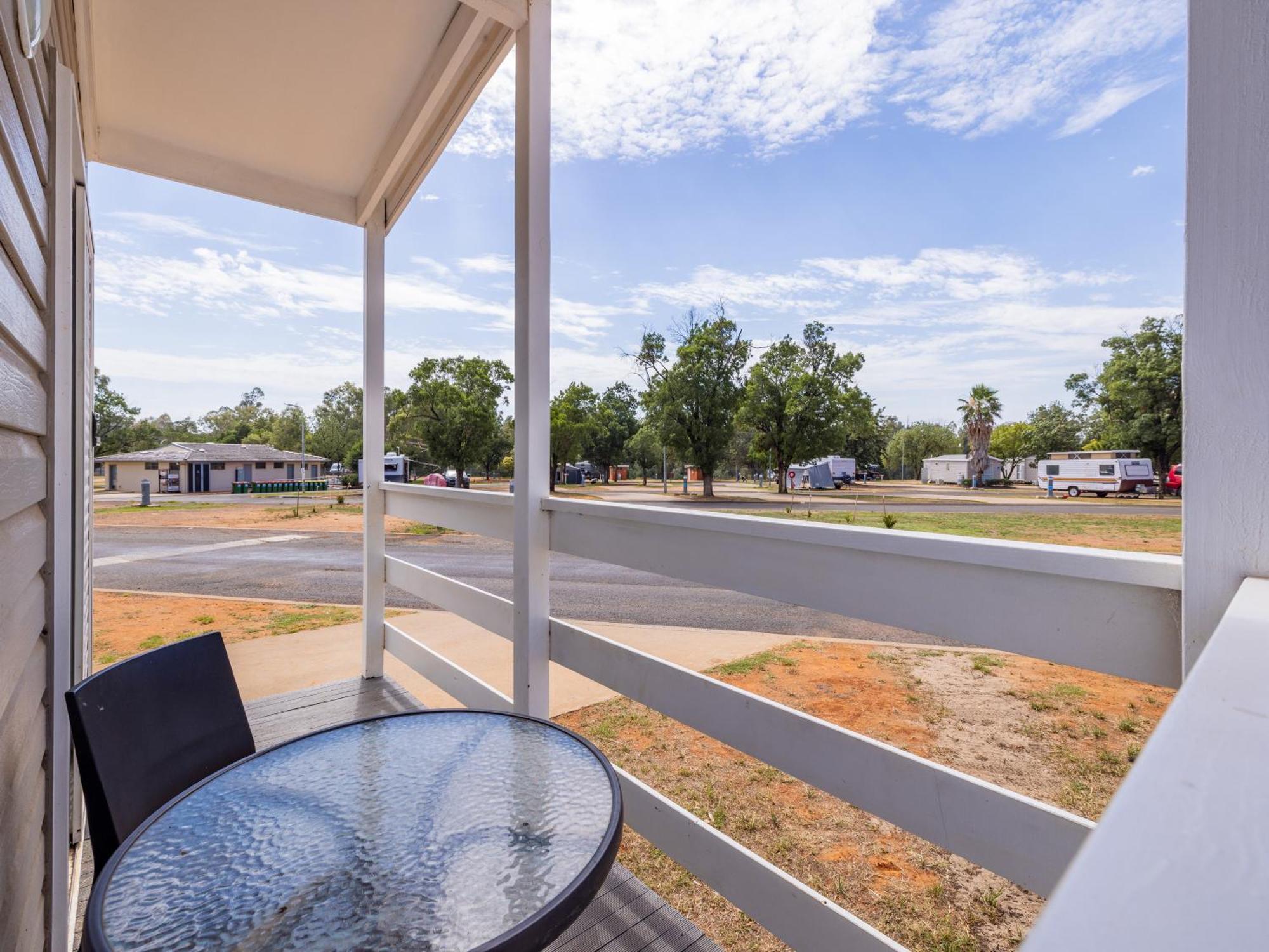 Nrma Dubbo Holiday Park Hotel Room photo