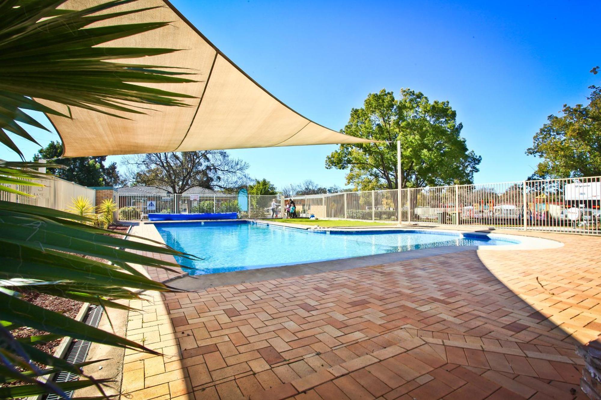 Nrma Dubbo Holiday Park Hotel Exterior photo