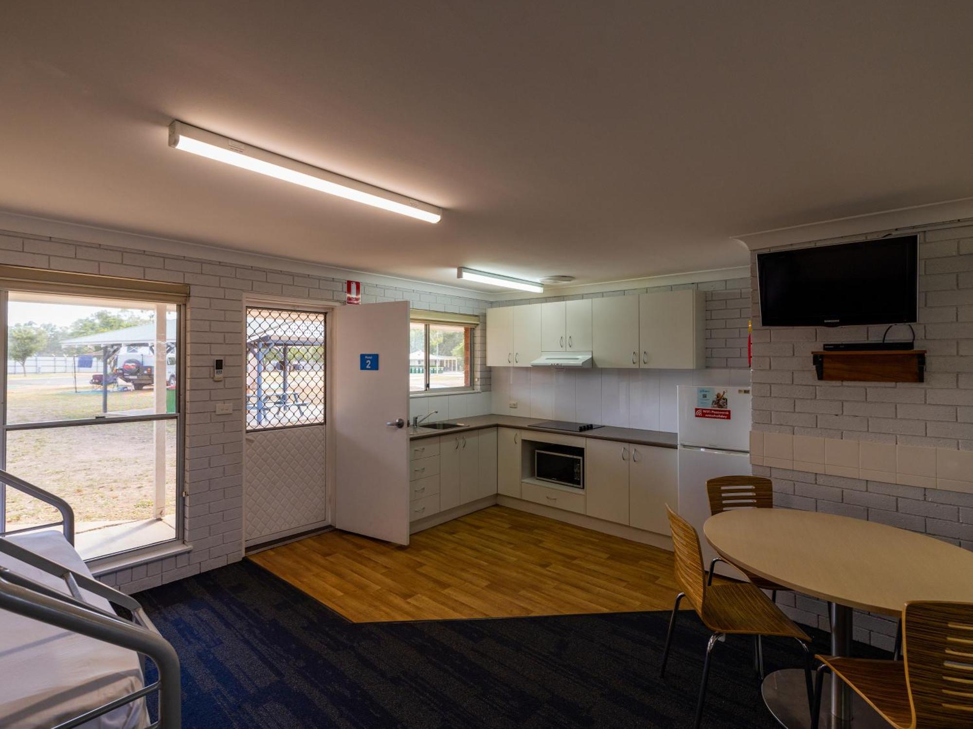 Nrma Dubbo Holiday Park Hotel Room photo