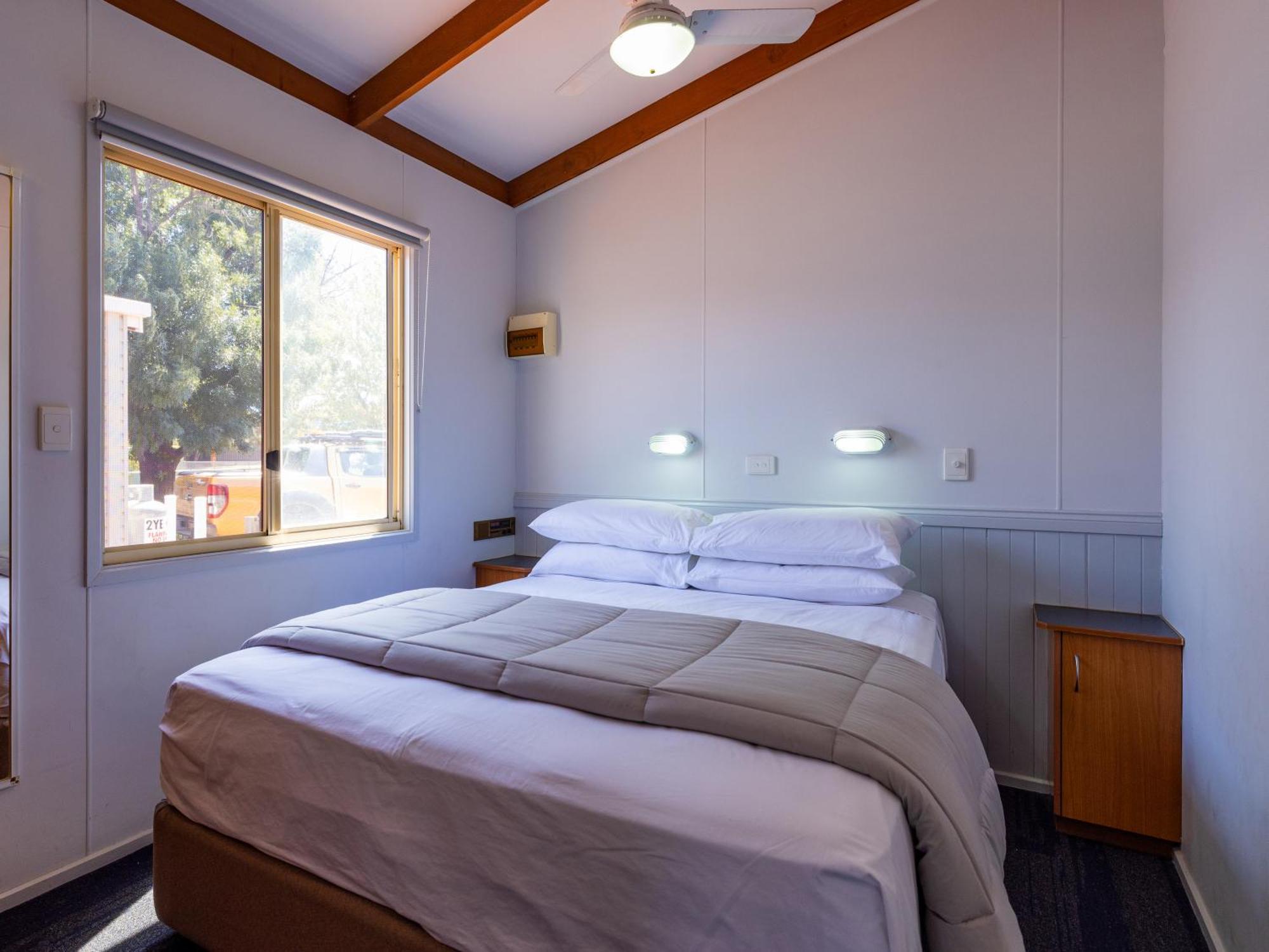 Nrma Dubbo Holiday Park Hotel Room photo