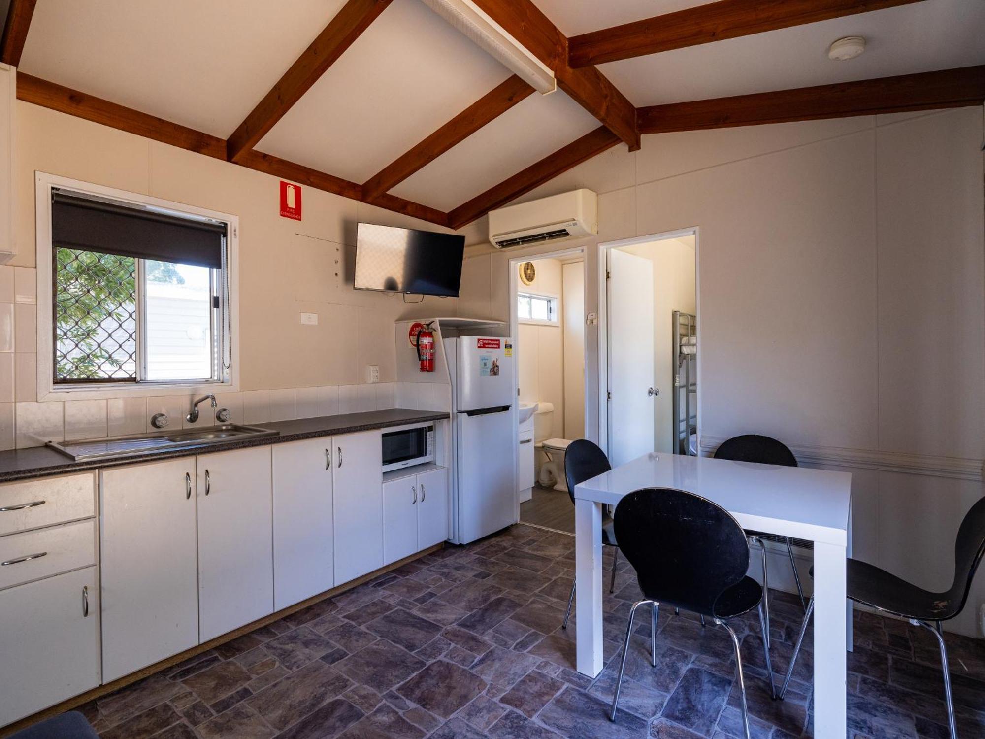 Nrma Dubbo Holiday Park Hotel Room photo