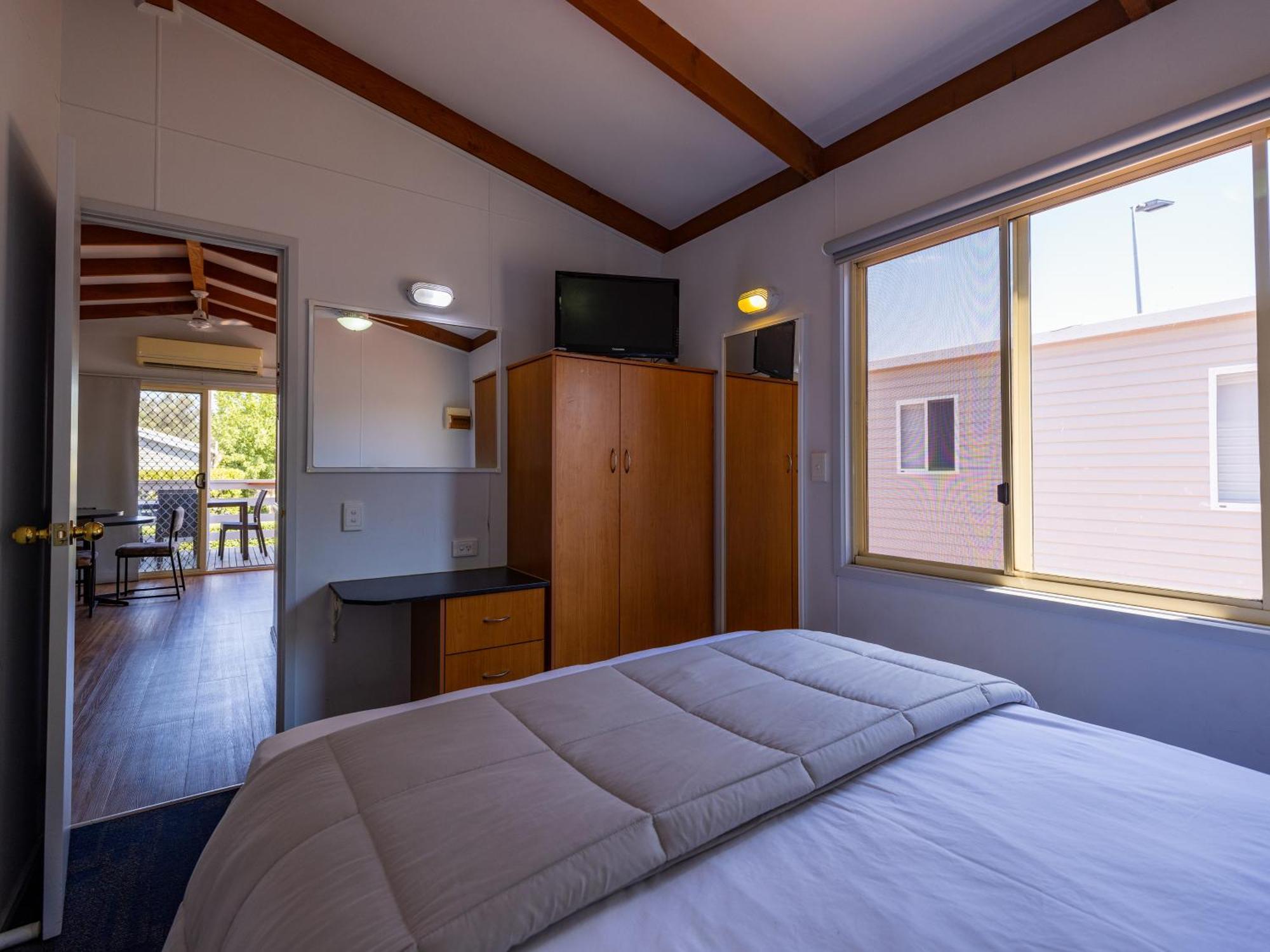 Nrma Dubbo Holiday Park Hotel Room photo