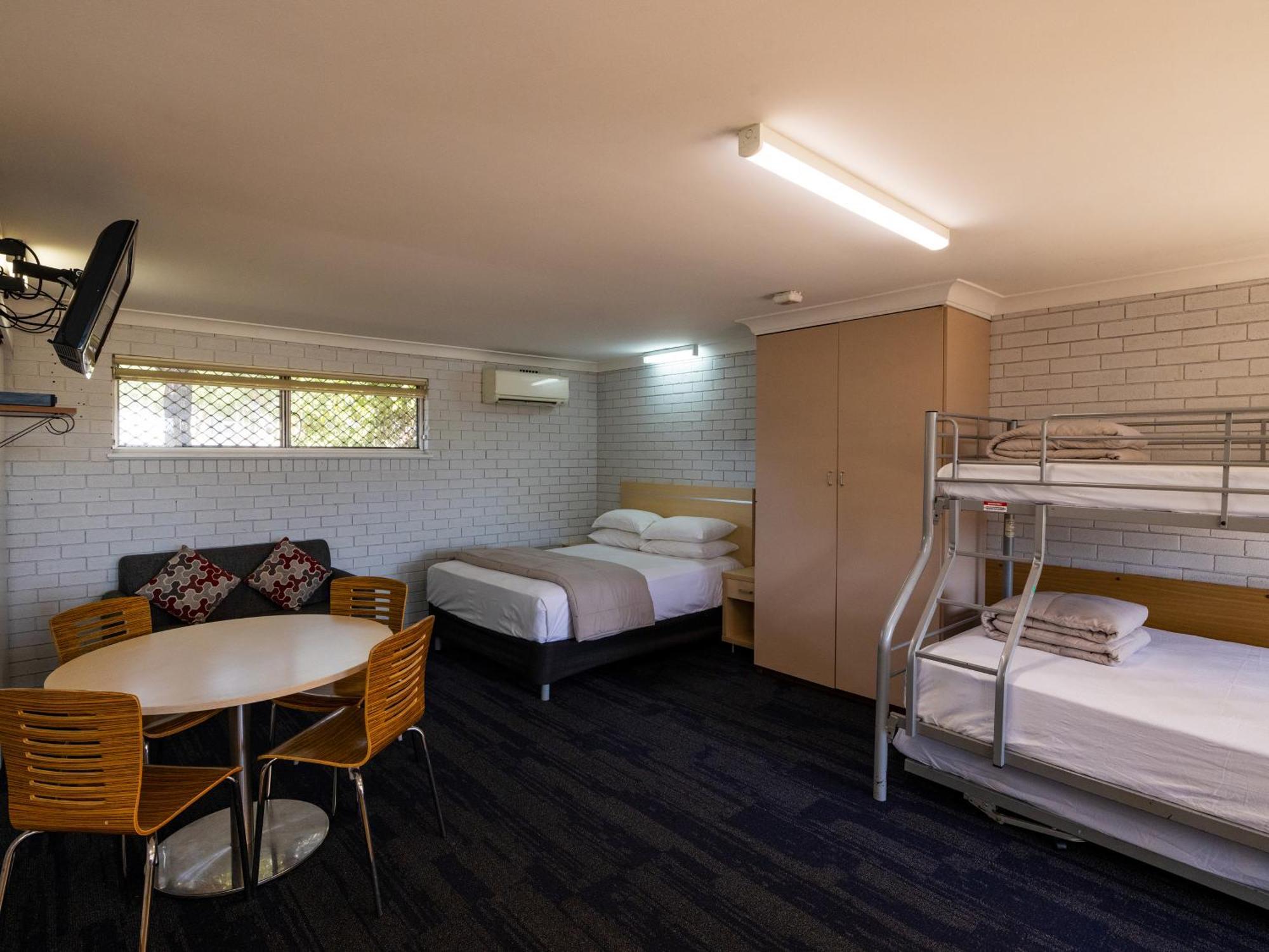 Nrma Dubbo Holiday Park Hotel Room photo