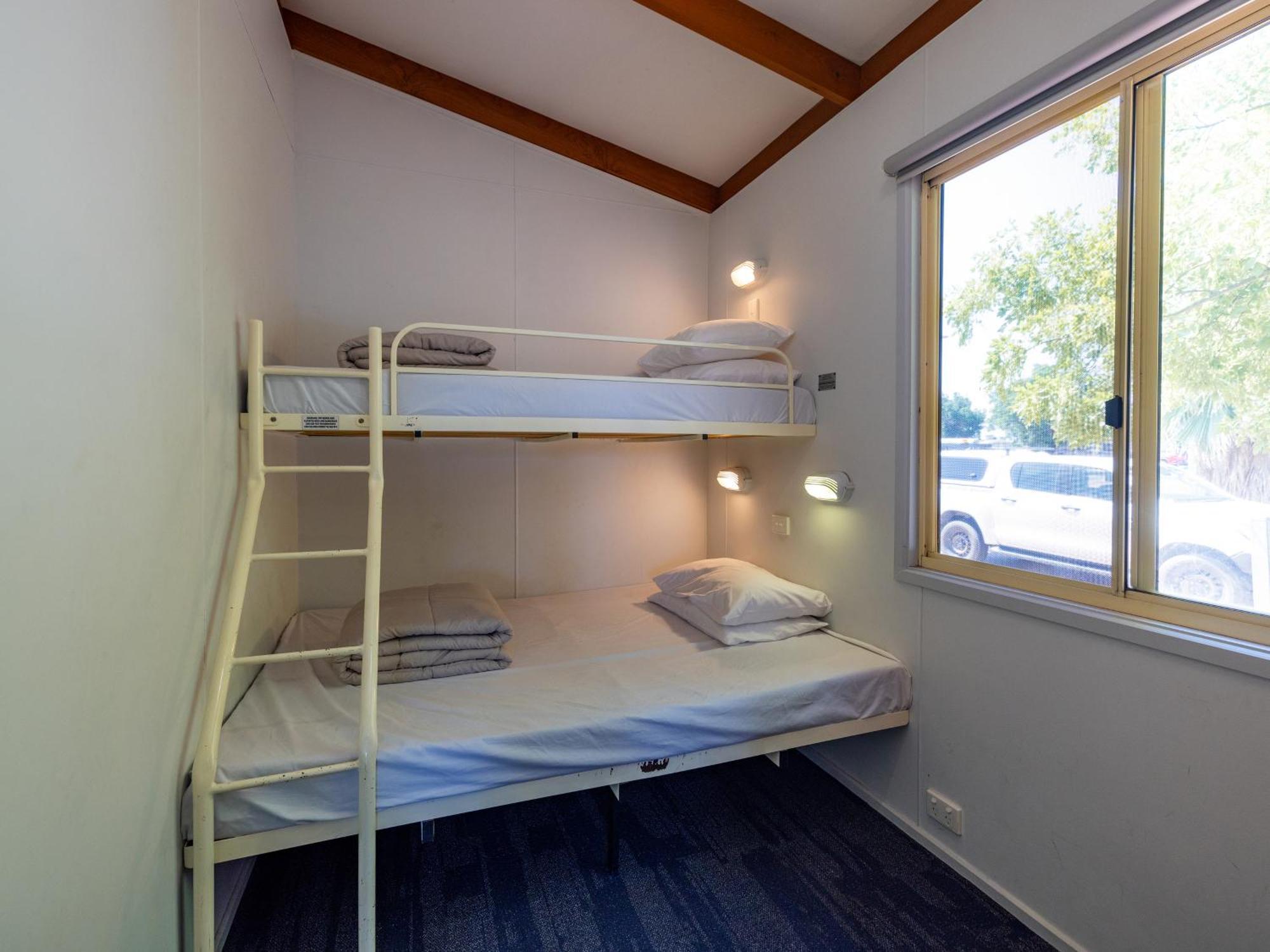 Nrma Dubbo Holiday Park Hotel Room photo