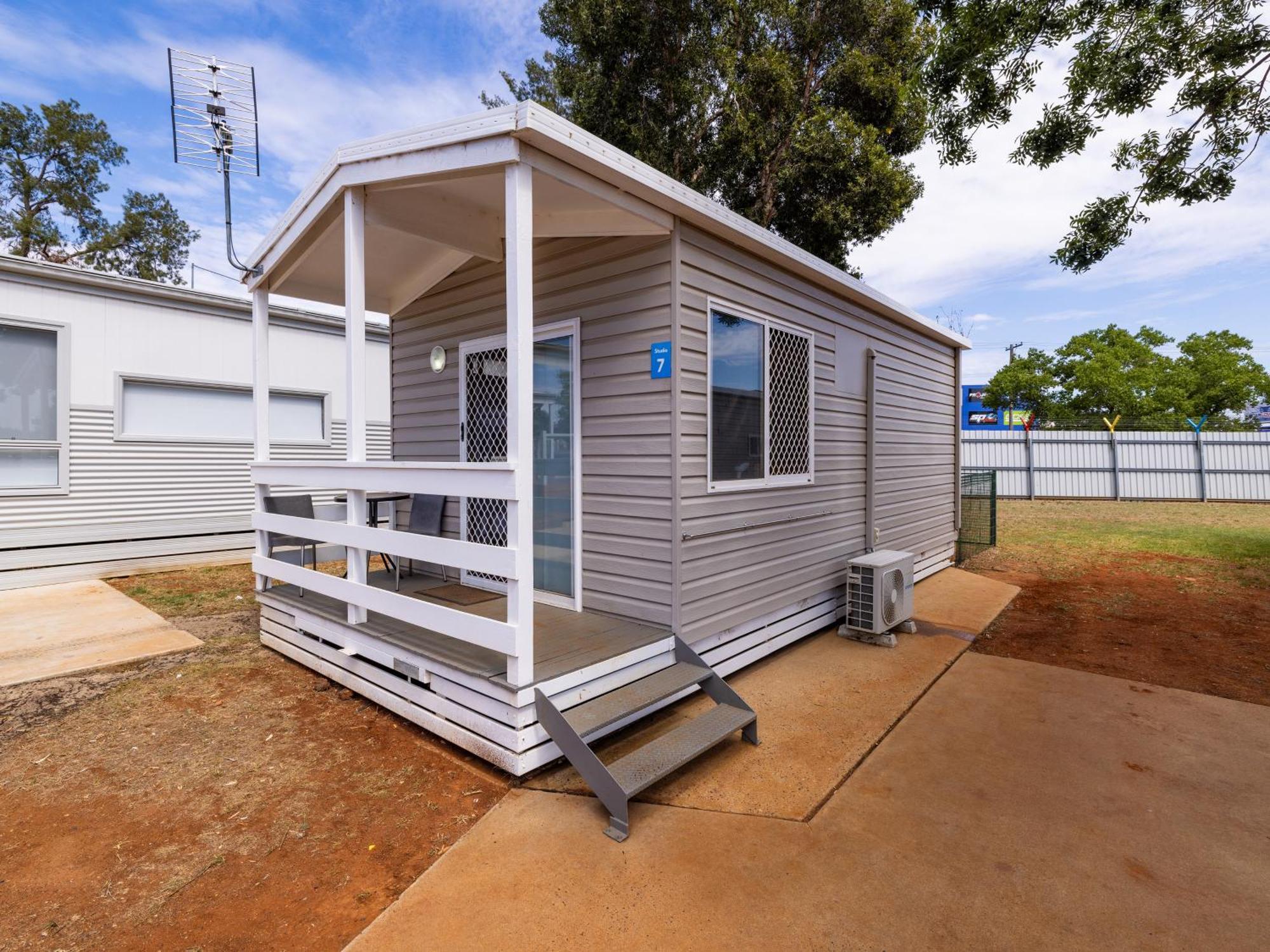 Nrma Dubbo Holiday Park Hotel Room photo