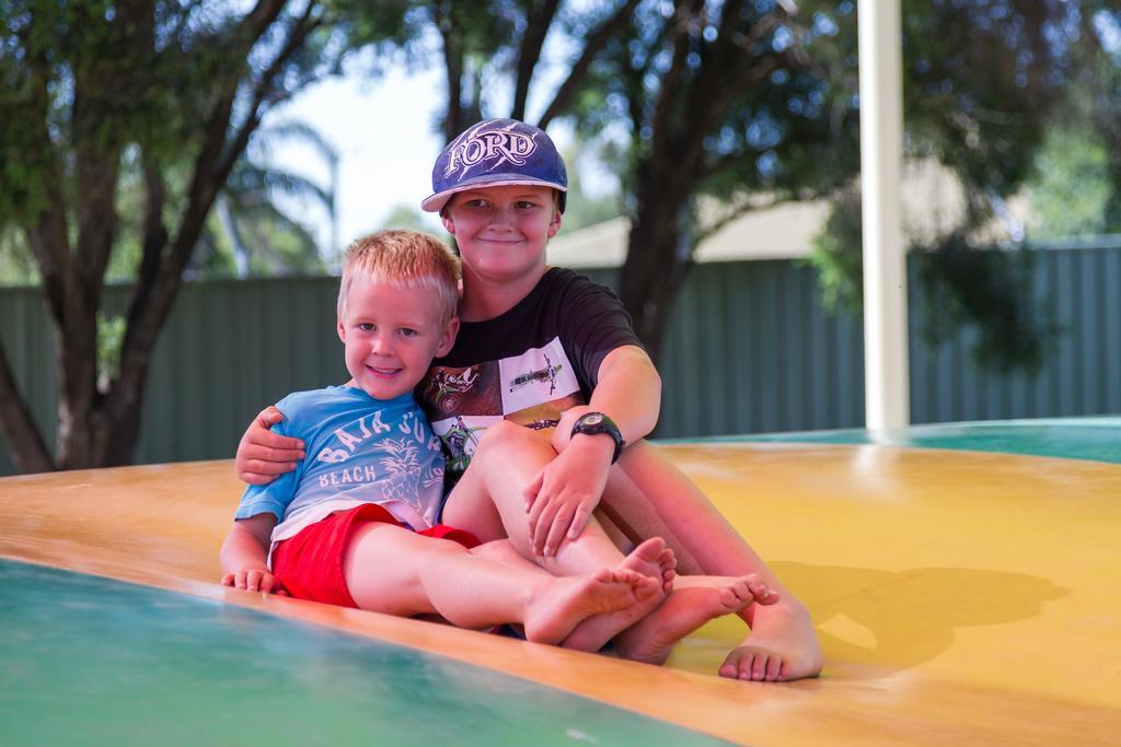 Nrma Dubbo Holiday Park Hotel Exterior photo