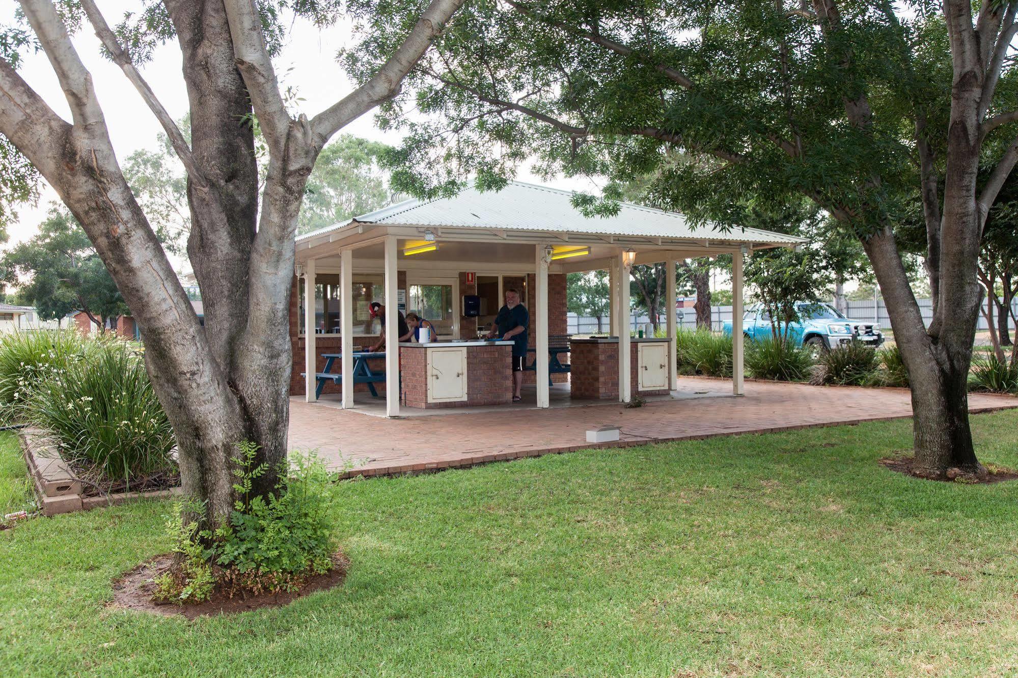 Nrma Dubbo Holiday Park Hotel Exterior photo