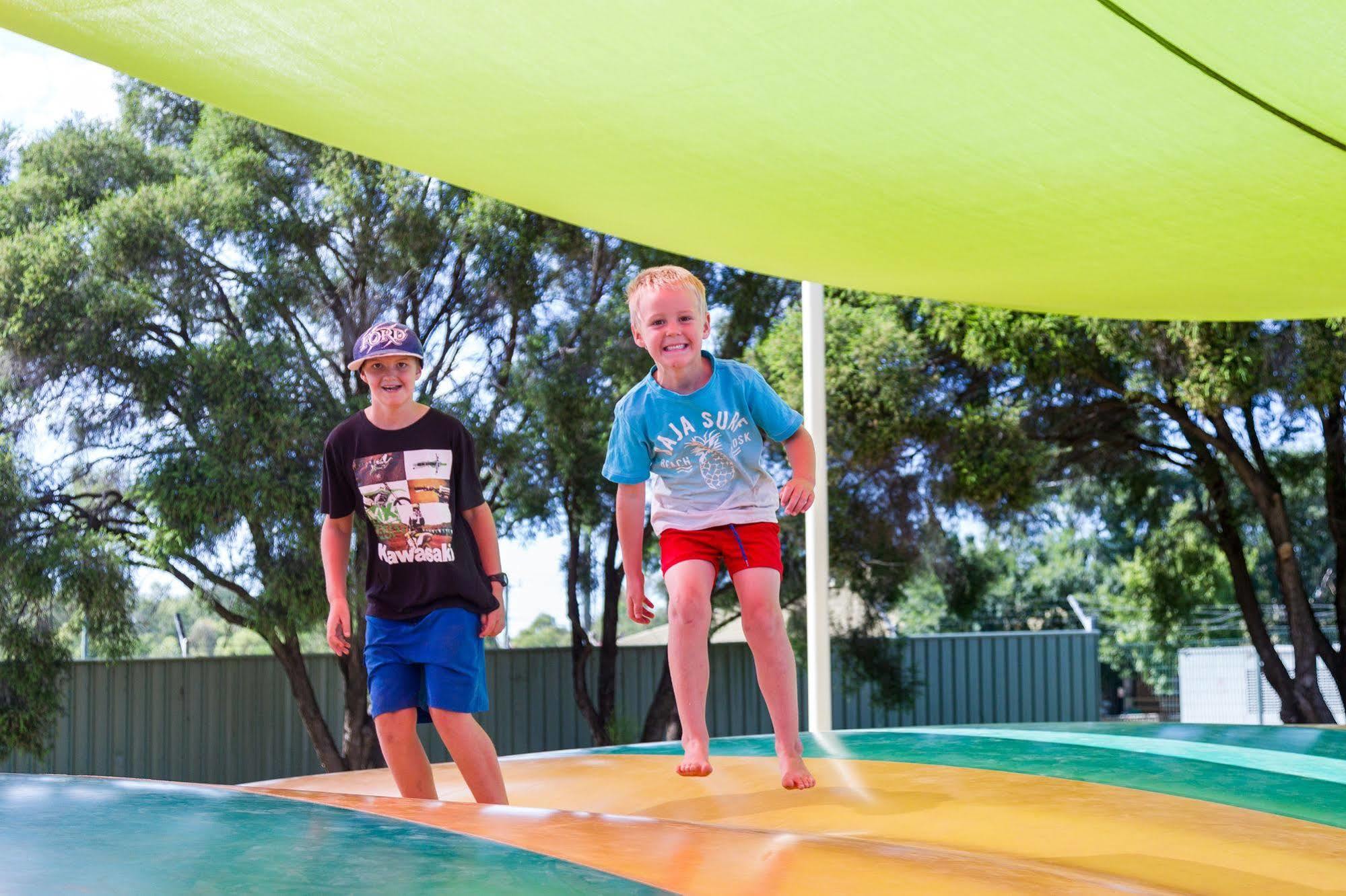 Nrma Dubbo Holiday Park Hotel Exterior photo