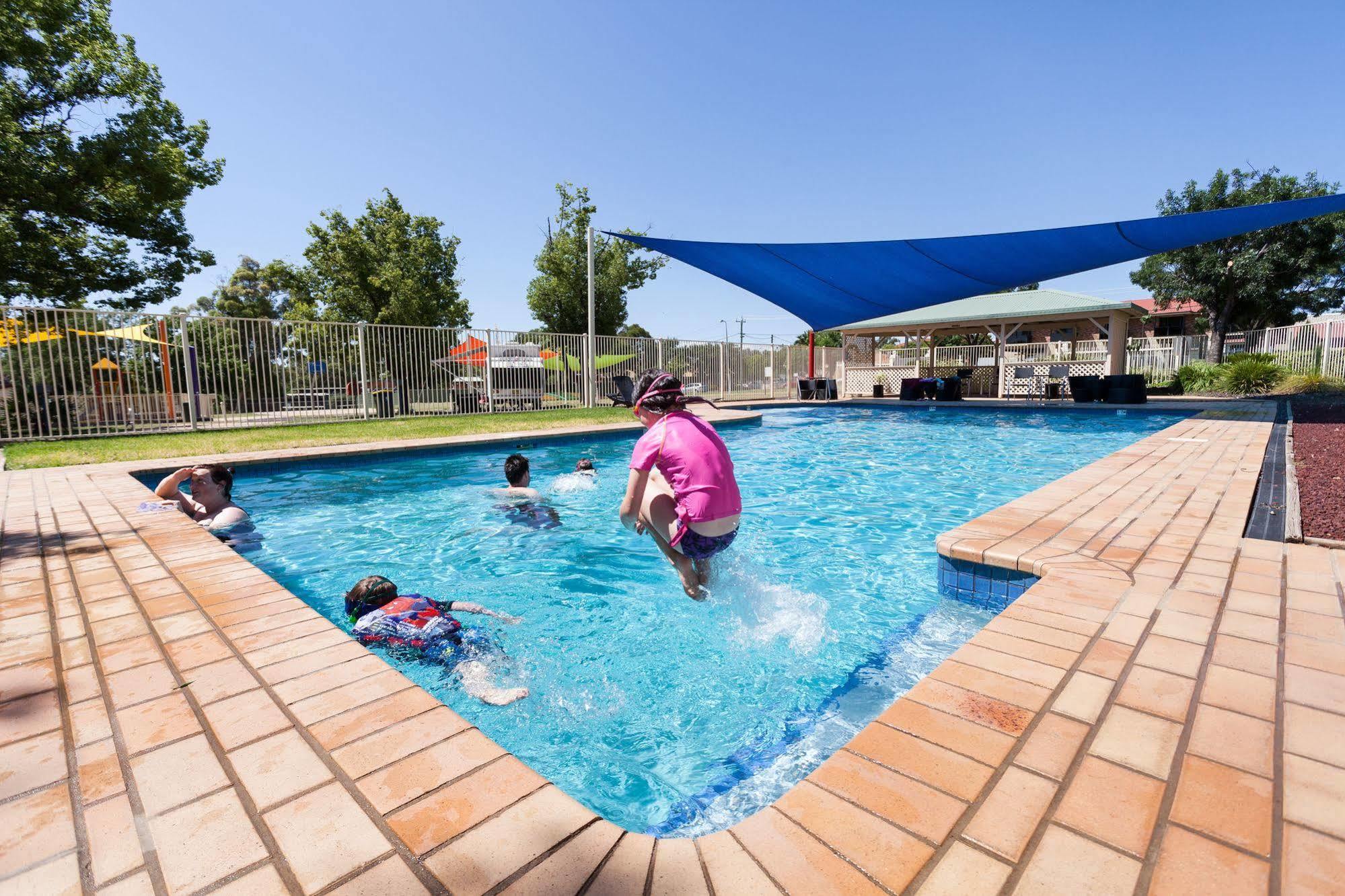 Nrma Dubbo Holiday Park Hotel Exterior photo